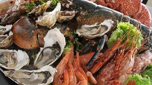EAT CAREFULLY: 4 Common Symptoms of Seafood Allergies