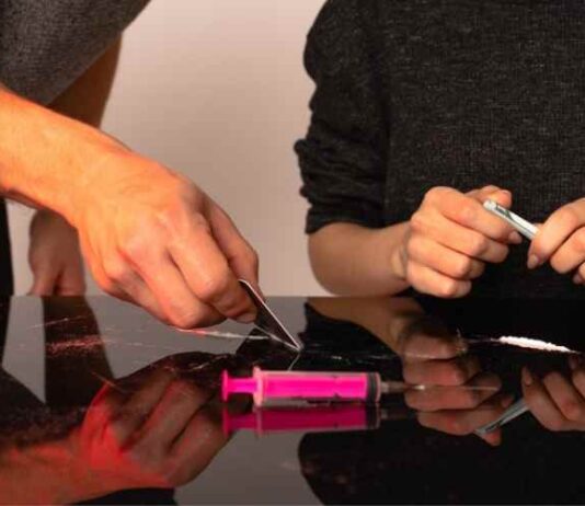 Signs that you should look for to see if someone is addicted to drugs Signs that you should look for to see if someone is addicted to drugs